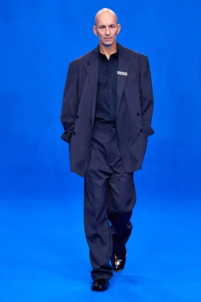 Look 12